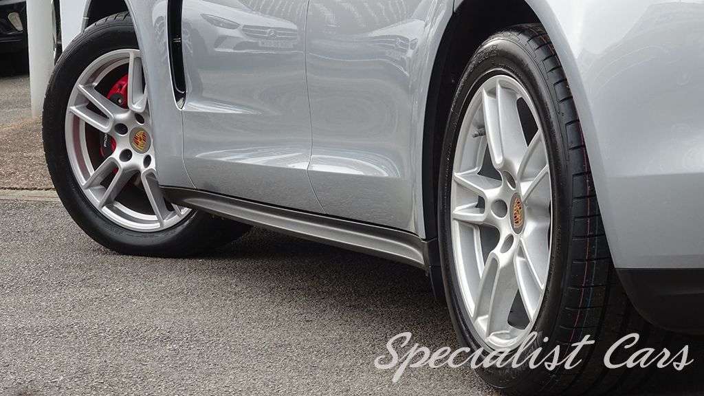 2017 PORSCHE PANAMERA 2017 PORSCHE PANAMERA