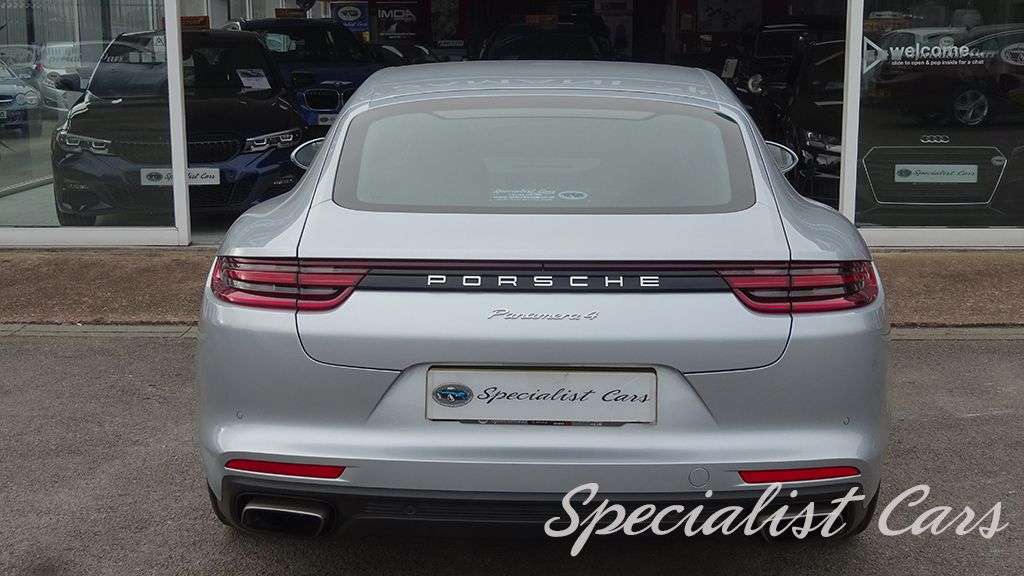 2017 PORSCHE PANAMERA 2017 PORSCHE PANAMERA