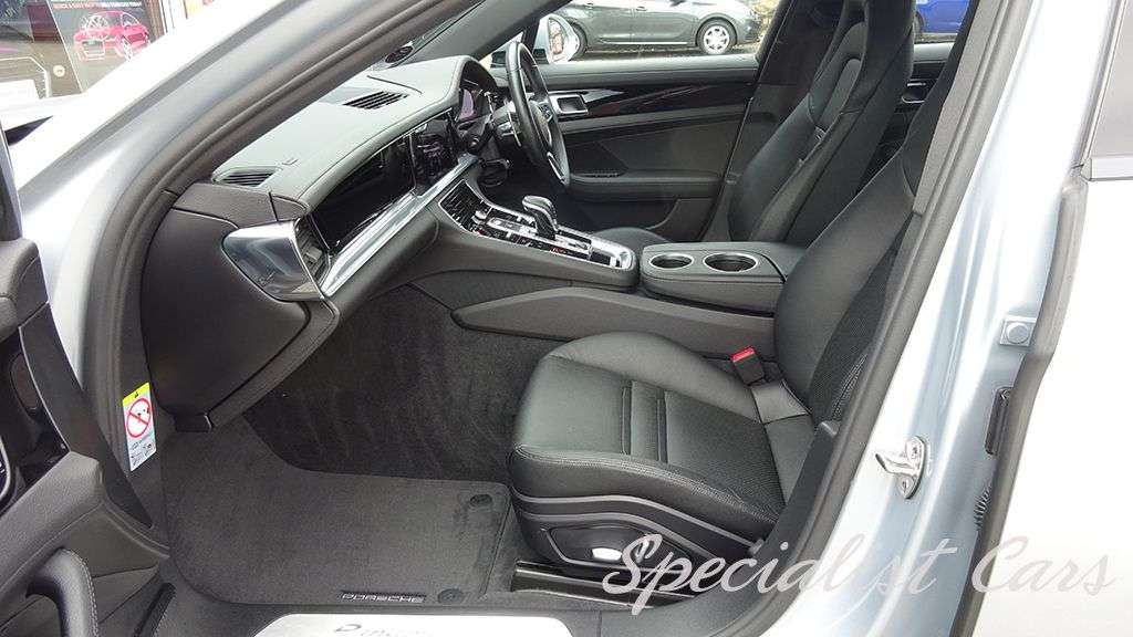 2017 PORSCHE PANAMERA 2017 PORSCHE PANAMERA