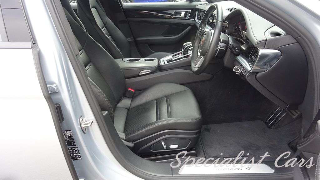 2017 PORSCHE PANAMERA 2017 PORSCHE PANAMERA