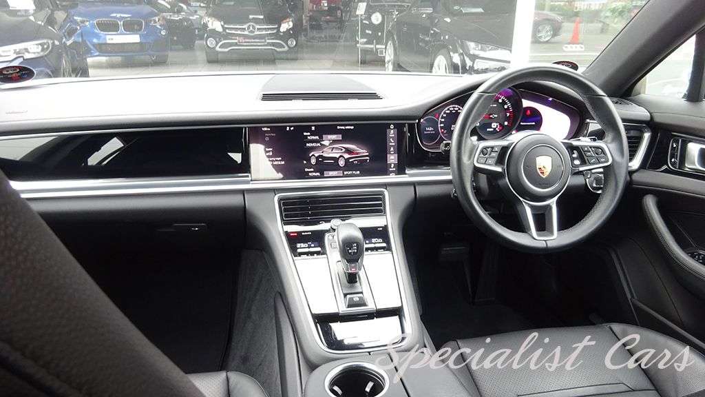 2017 PORSCHE PANAMERA 2017 PORSCHE PANAMERA