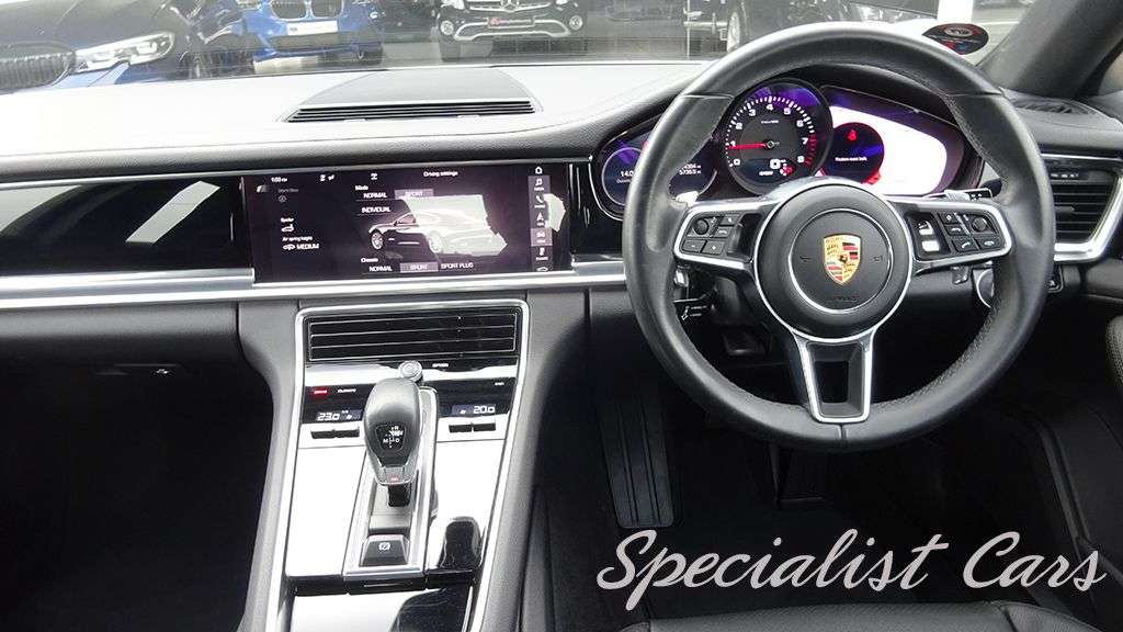 2017 PORSCHE PANAMERA 2017 PORSCHE PANAMERA