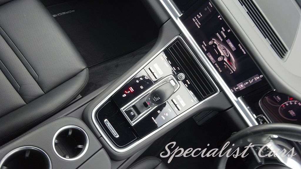 2017 PORSCHE PANAMERA 2017 PORSCHE PANAMERA