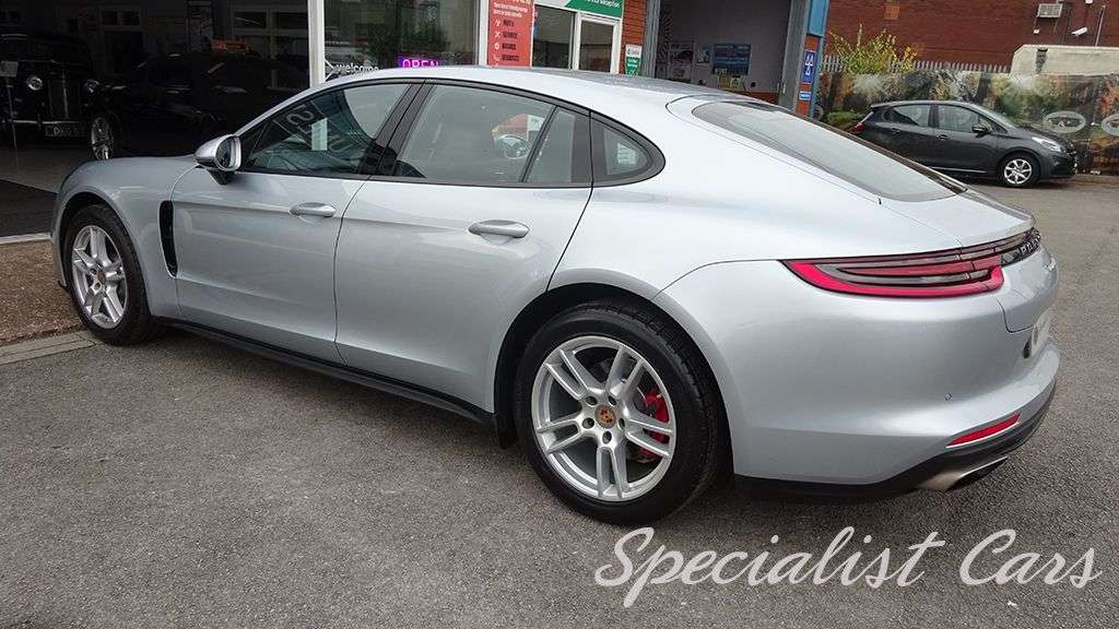 2017 PORSCHE PANAMERA 2017 PORSCHE PANAMERA