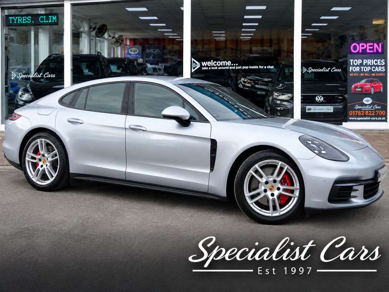 A 2017 PORSCHE PANAMERA 3.0 V6 4 Saloon 5dr Petrol PDK 4WD Euro 6 (s/s) (330 ps) A 2017 PORSCHE PANAMERA 3.0 V6 4 Saloon 5dr Petrol PDK 4WD Euro 6 (s/s) (330 ps)