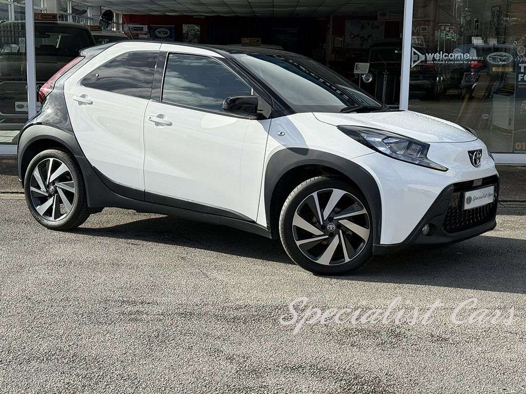 A 2024 TOYOTA AYGO X 1.0 VVT-i Edge Hatchback 5dr Petrol x-shift Euro 6 (s/s) (72 ps) A 2024 TOYOTA AYGO X 1.0 VVT-i Edge Hatchback 5dr Petrol x-shift Euro 6 (s/s) (72 ps)