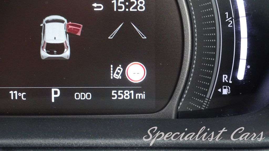 A 2024 TOYOTA AYGO X 1.0 VVT-i Edge Hatchback 5dr Petrol x-shift Euro 6 (s/s) (72 ps) A 2024 TOYOTA AYGO X 1.0 VVT-i Edge Hatchback 5dr Petrol x-shift Euro 6 (s/s) (72 ps)