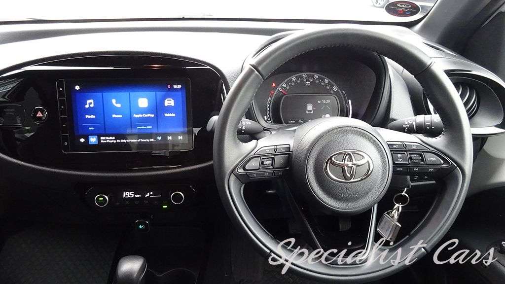 2024 TOYOTA AYGO X 2024 TOYOTA AYGO X