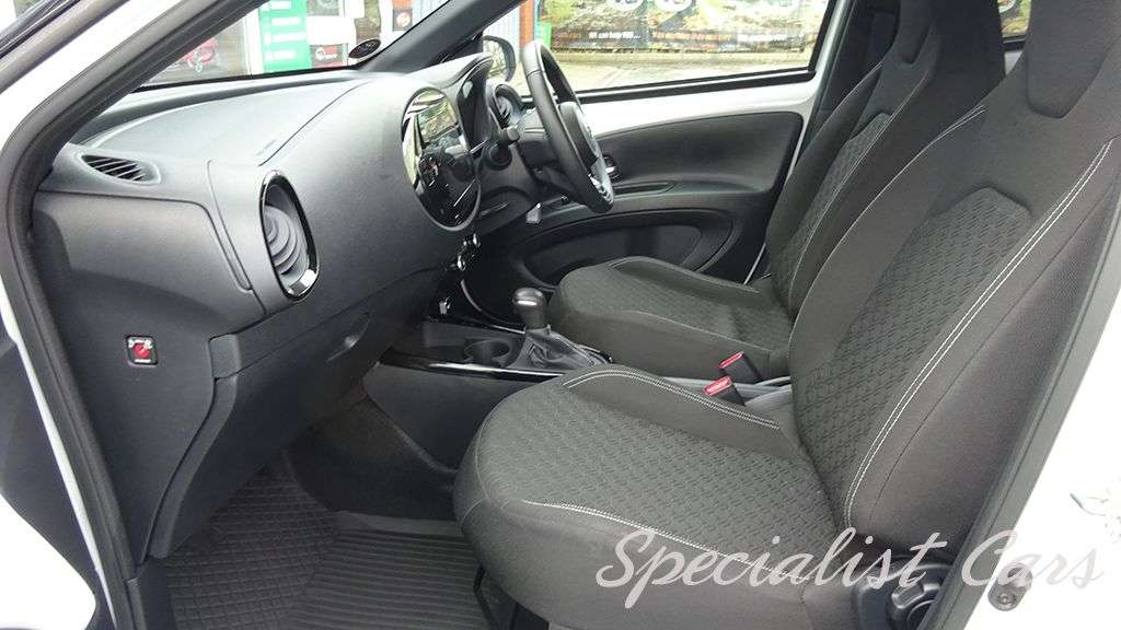 2024 TOYOTA AYGO X 2024 TOYOTA AYGO X