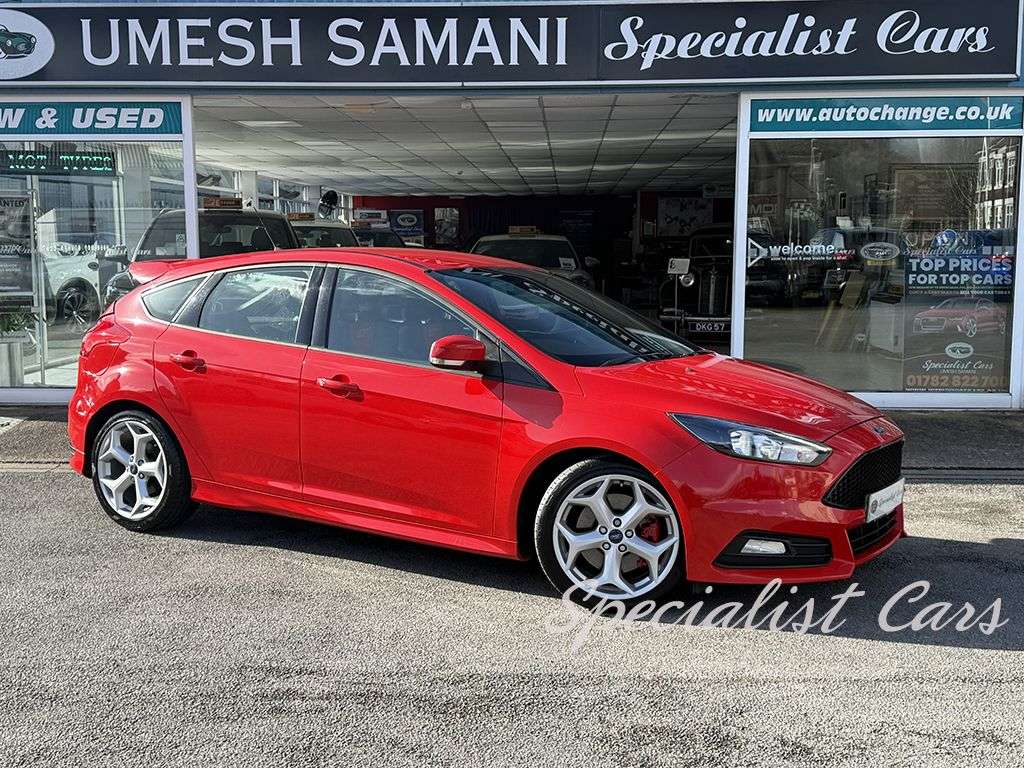 A 2015 FORD FOCUS 2.0T EcoBoost ST-2 Hatchback 5dr Petrol Manual Euro 6 (s/s) (250 ps) A 2015 FORD FOCUS 2.0T EcoBoost ST-2 Hatchback 5dr Petrol Manual Euro 6 (s/s) (250 ps)