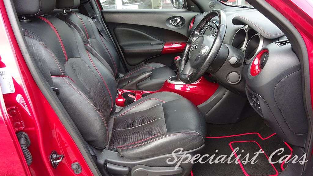 A 2015 NISSAN JUKE TEKNA DIG-T A 2015 NISSAN JUKE TEKNA DIG-T