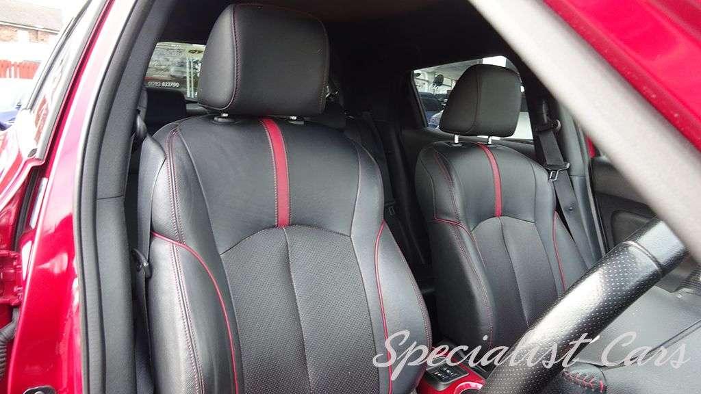 A 2015 NISSAN JUKE TEKNA DIG-T A 2015 NISSAN JUKE TEKNA DIG-T