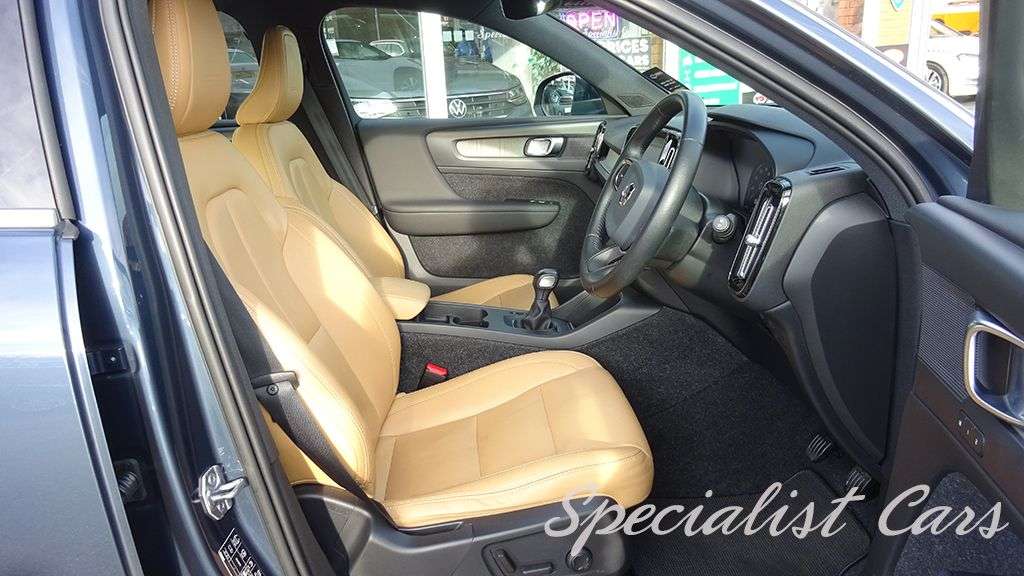 2019 VOLVO XC40 2019 VOLVO XC40