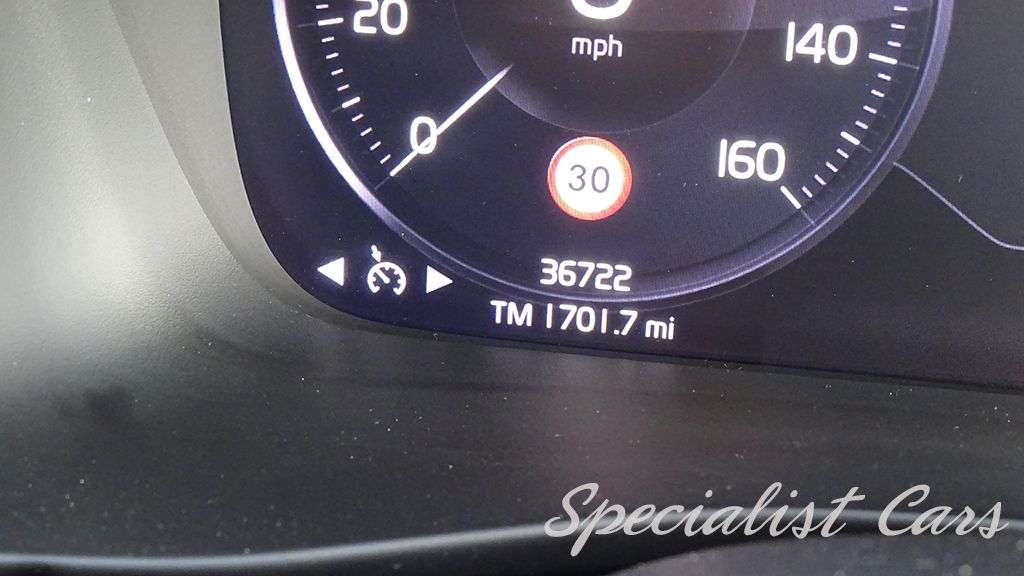 2019 VOLVO XC40 2019 VOLVO XC40