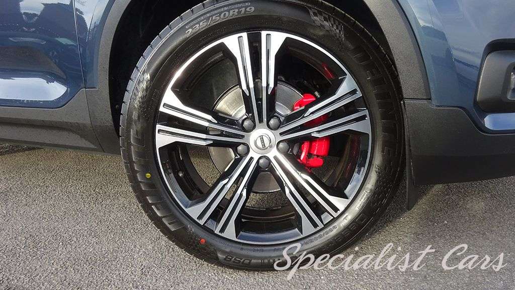 2019 VOLVO XC40 2019 VOLVO XC40