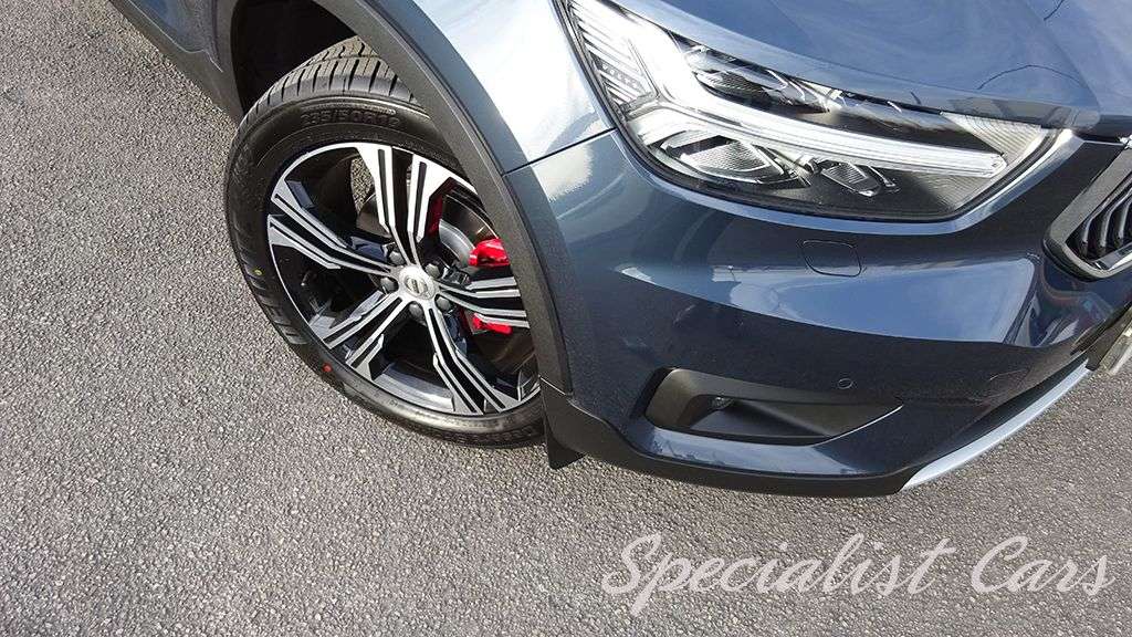 2019 VOLVO XC40 2019 VOLVO XC40