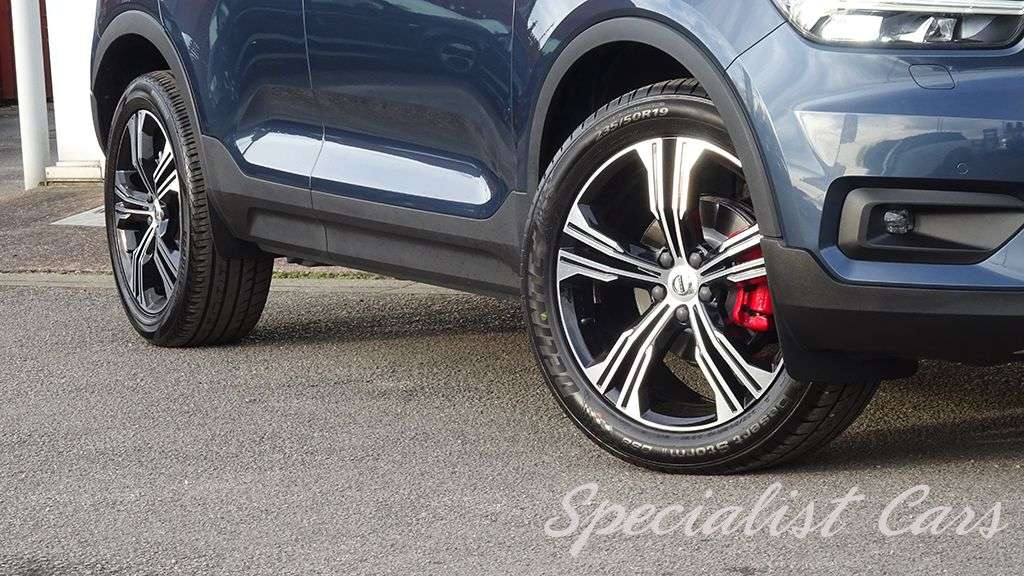 2019 VOLVO XC40 2019 VOLVO XC40