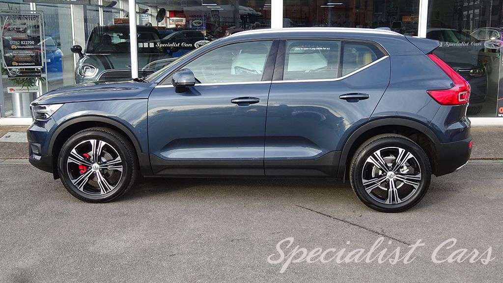 2019 VOLVO XC40 2019 VOLVO XC40