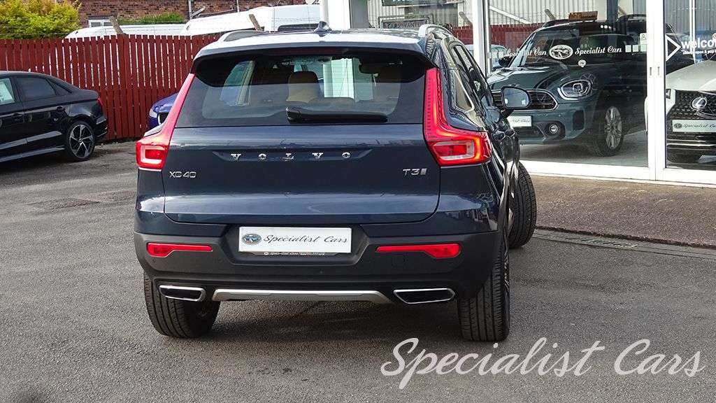 2019 VOLVO XC40 2019 VOLVO XC40