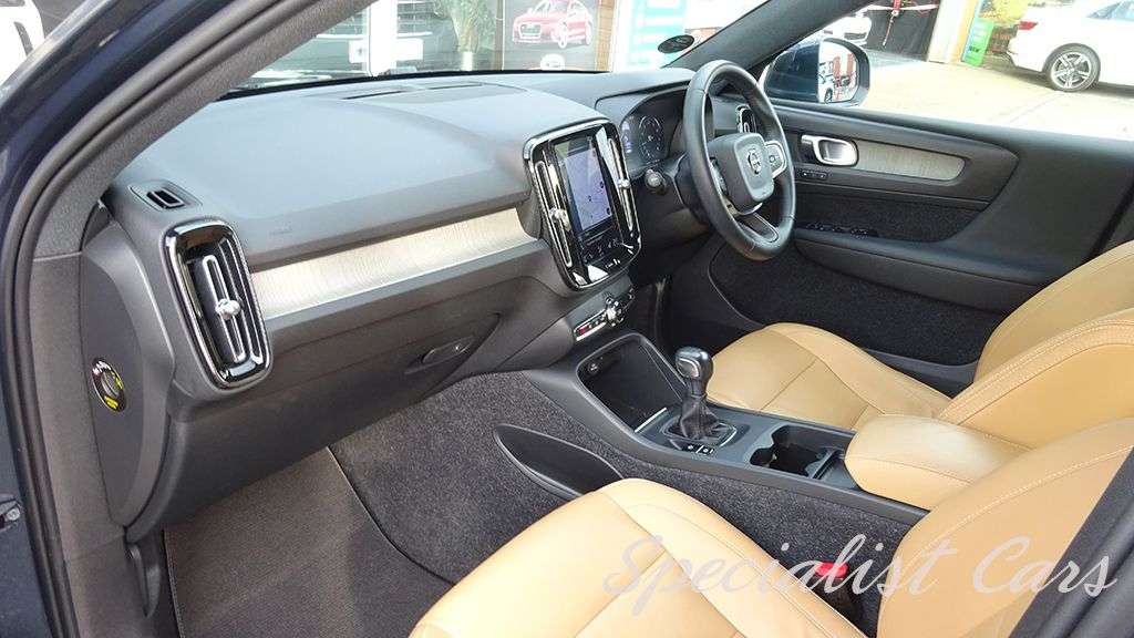 2019 VOLVO XC40 2019 VOLVO XC40