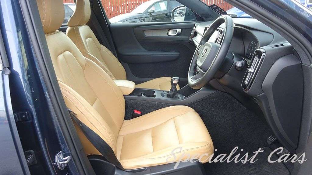 2019 VOLVO XC40 2019 VOLVO XC40