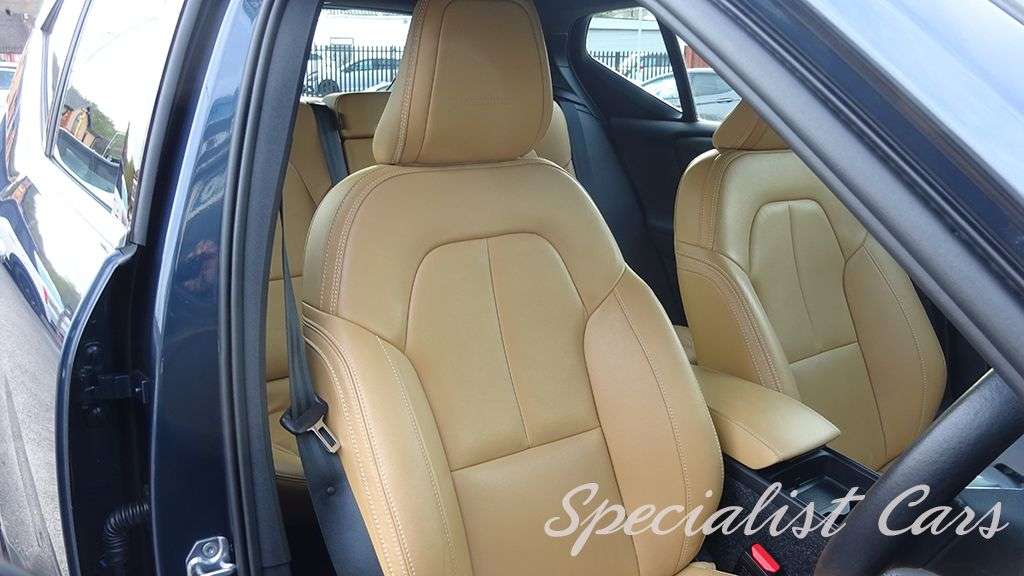 2019 VOLVO XC40 2019 VOLVO XC40