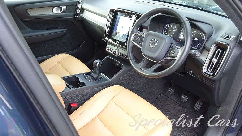 2019 VOLVO XC40 2019 VOLVO XC40