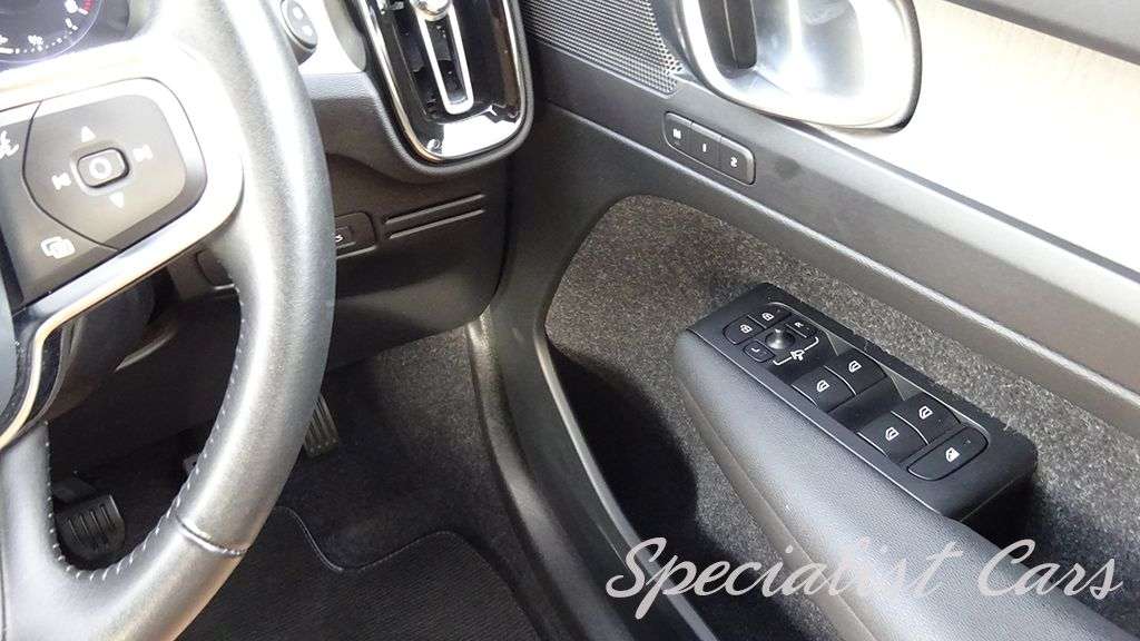 2019 VOLVO XC40 2019 VOLVO XC40