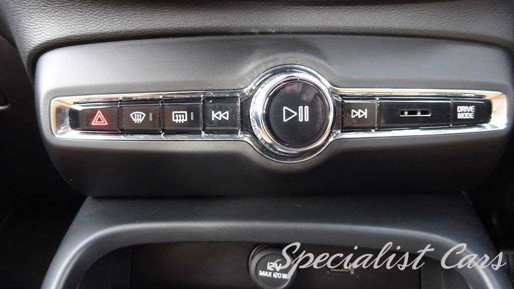 2019 VOLVO XC40 2019 VOLVO XC40