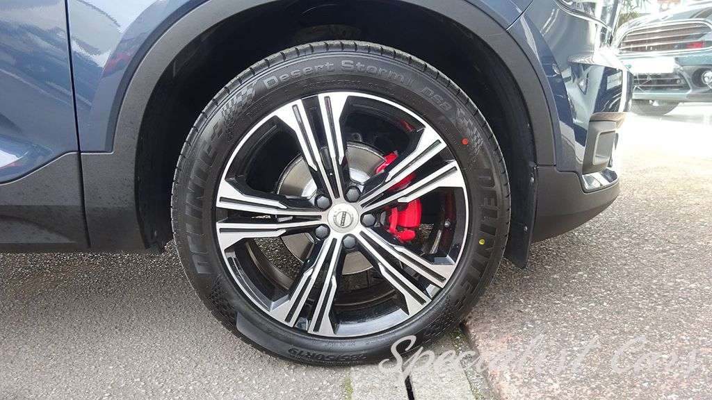 2019 VOLVO XC40 2019 VOLVO XC40