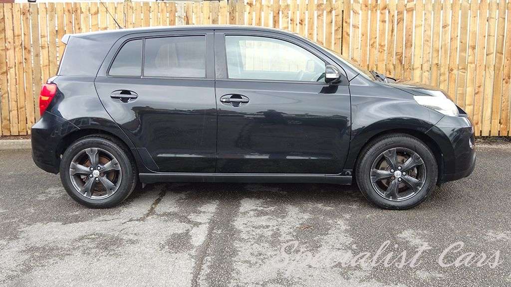 A 2011 TOYOTA URBAN CRUISER 1.33 Dual VVT-i SUV 5dr Petrol Manual Euro 4 (s/s) (101 ps) A 2011 TOYOTA URBAN CRUISER 1.33 Dual VVT-i SUV 5dr Petrol Manual Euro 4 (s/s) (101 ps)