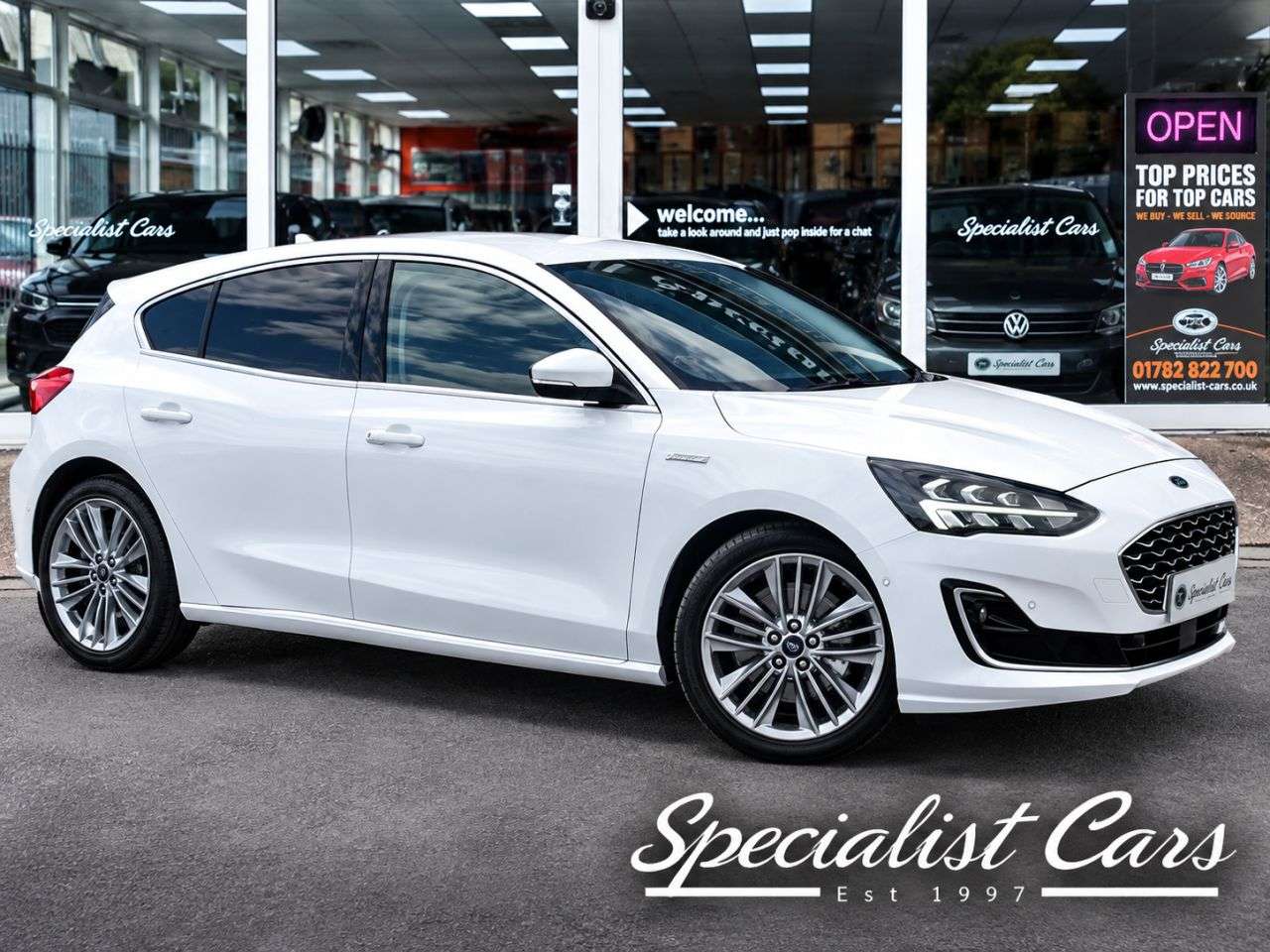 A 2020 FORD FOCUS 1.0T EcoBoost Vignale Hatchback 5dr Petrol Manual Euro 6 (s/s) (125 ps) A 2020 FORD FOCUS 1.0T EcoBoost Vignale Hatchback 5dr Petrol Manual Euro 6 (s/s) (125 ps)