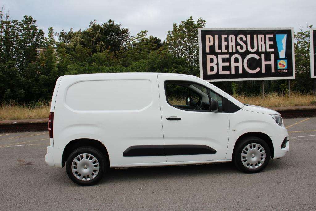A 2020 VAUXHALL COMBO Combo 2300 Sportive S/s A 2020 VAUXHALL COMBO Combo 2300 Sportive S/s