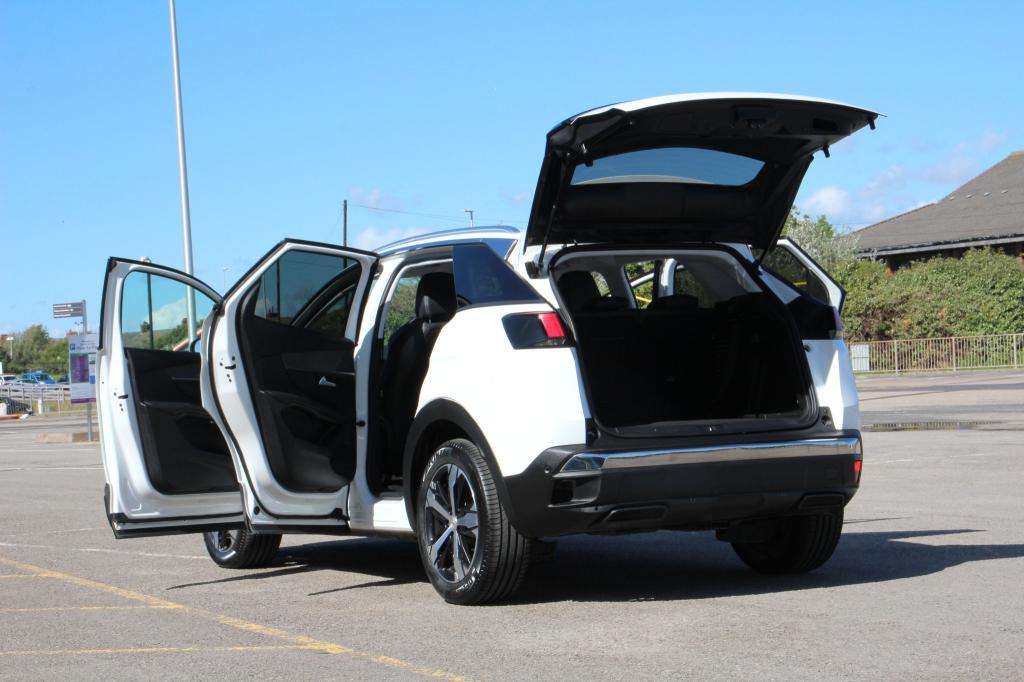2020 PEUGEOT 3008 2020 PEUGEOT 3008
