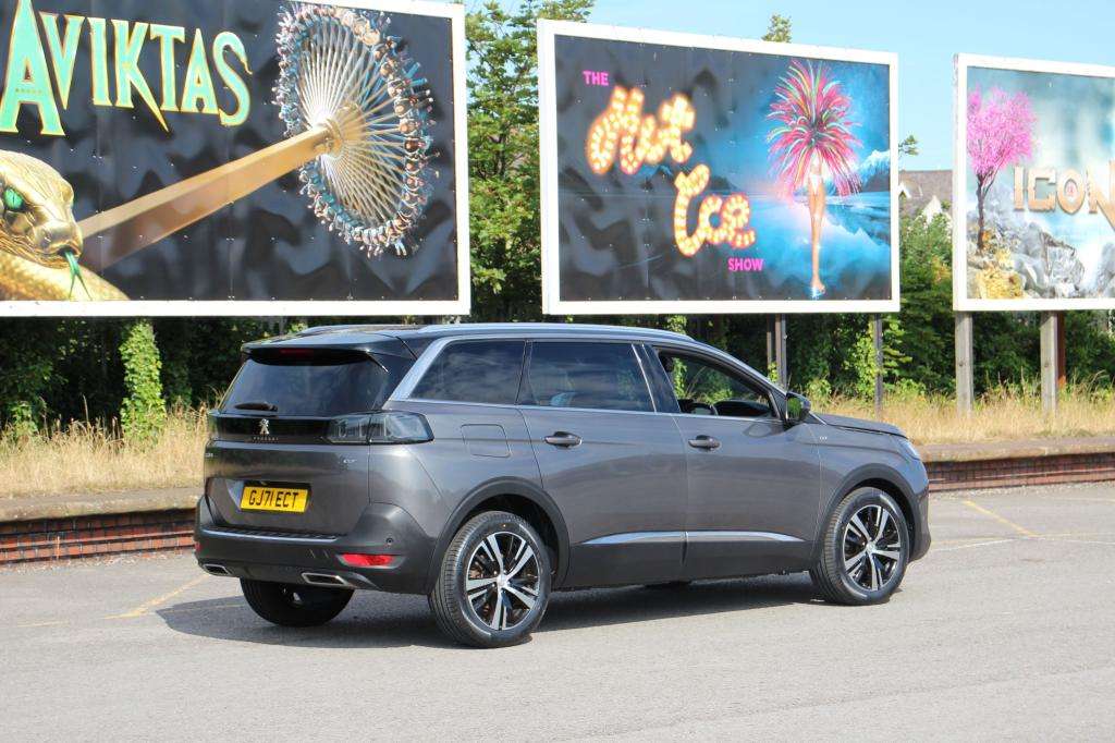 2021 PEUGEOT 5008 2021 PEUGEOT 5008