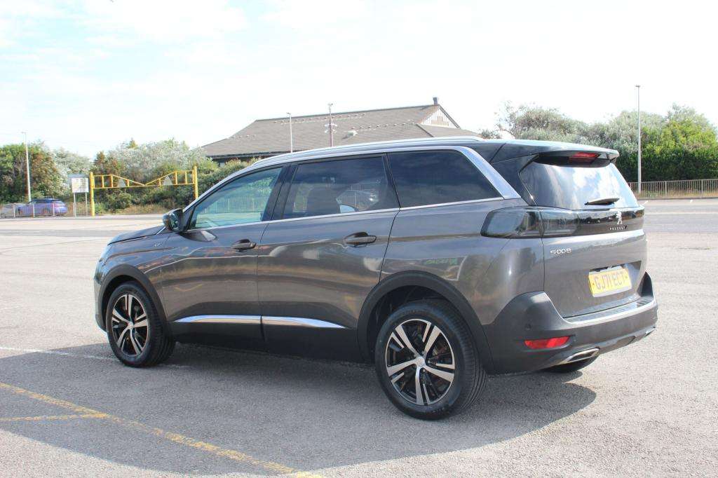 2021 PEUGEOT 5008 2021 PEUGEOT 5008