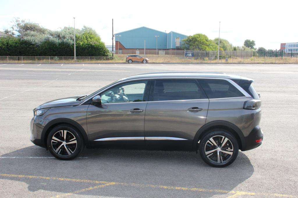 2021 PEUGEOT 5008 2021 PEUGEOT 5008
