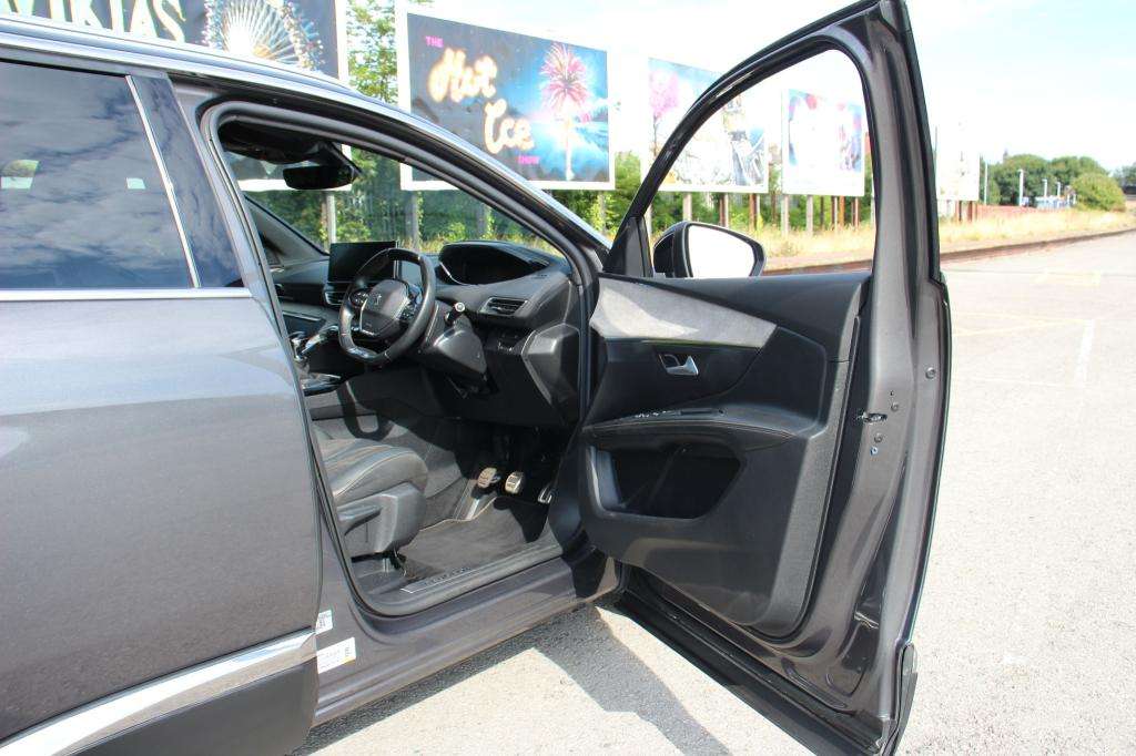2021 PEUGEOT 5008 2021 PEUGEOT 5008