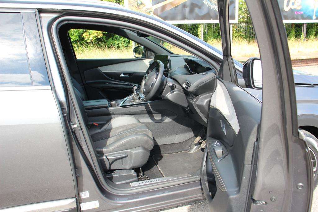 2021 PEUGEOT 5008 2021 PEUGEOT 5008