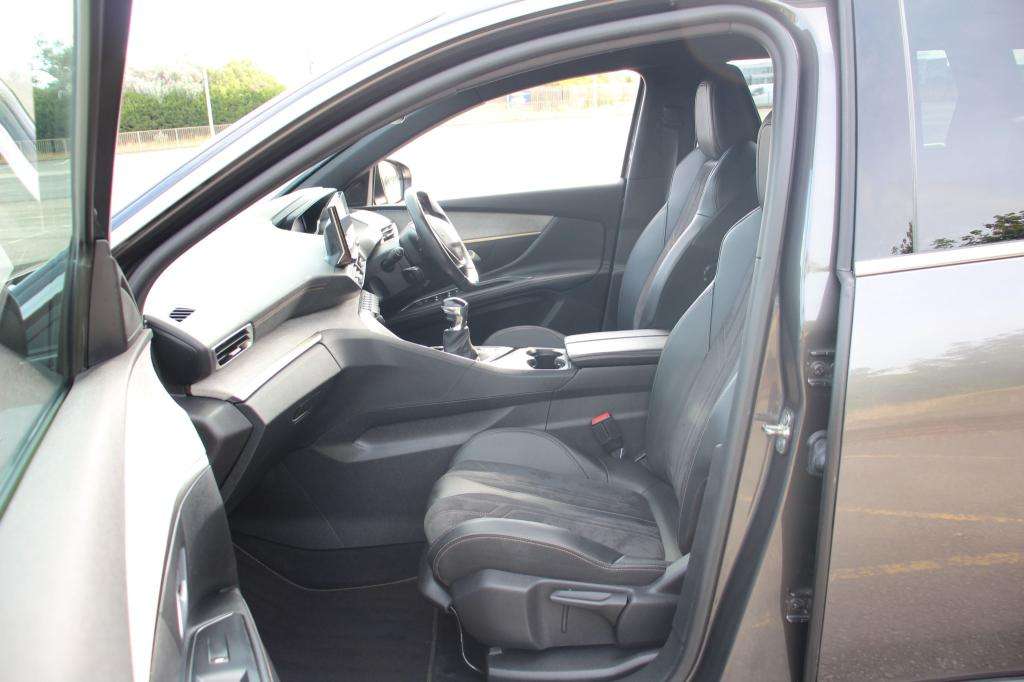 2021 PEUGEOT 5008 2021 PEUGEOT 5008