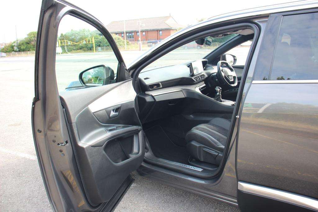 2021 PEUGEOT 5008 2021 PEUGEOT 5008