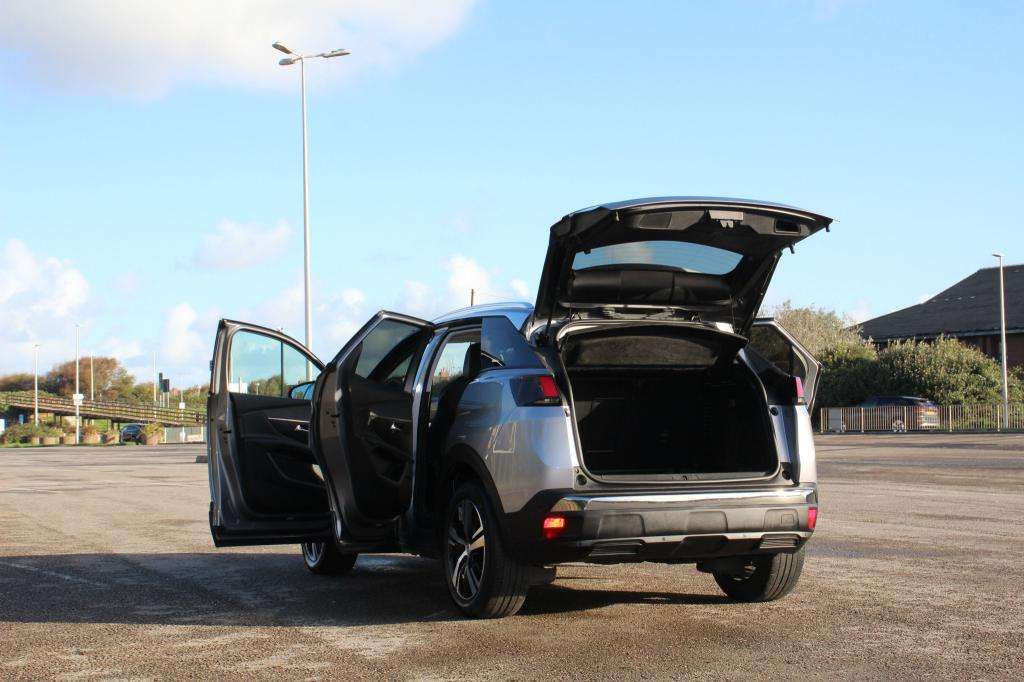 2019 PEUGEOT 3008 2019 PEUGEOT 3008
