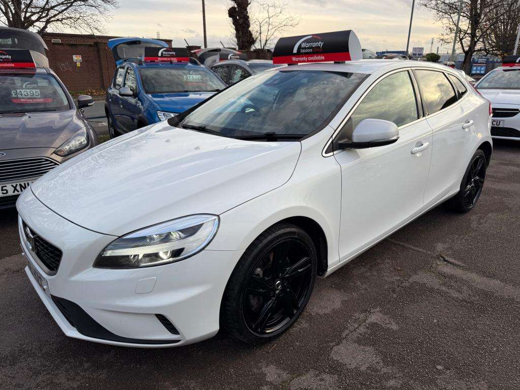 A 2018 VOLVO V40 R-design Pro D4 A 2018 VOLVO V40 R-design Pro D4