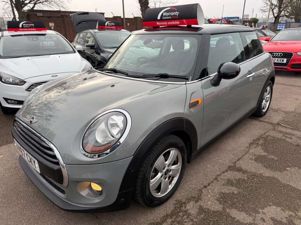 A 2017 MINI HATCH Cooper A 2017 MINI HATCH Cooper