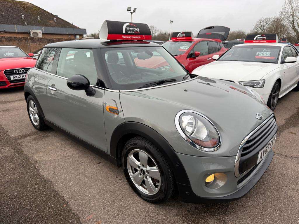A 2017 MINI HATCH Cooper A 2017 MINI HATCH Cooper