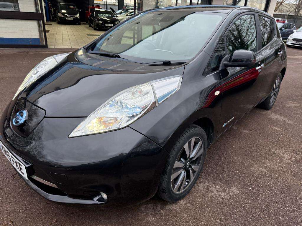 A 2015 NISSAN LEAF Takna A 2015 NISSAN LEAF Takna