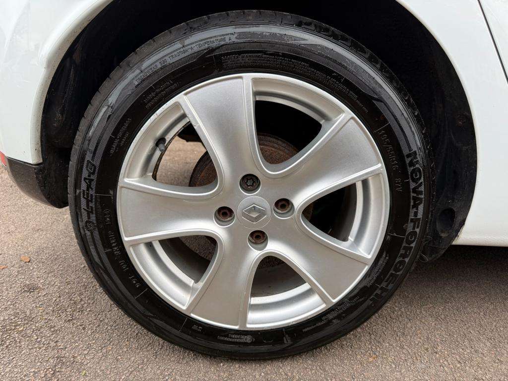 2016 RENAULT CLIO 2016 RENAULT CLIO