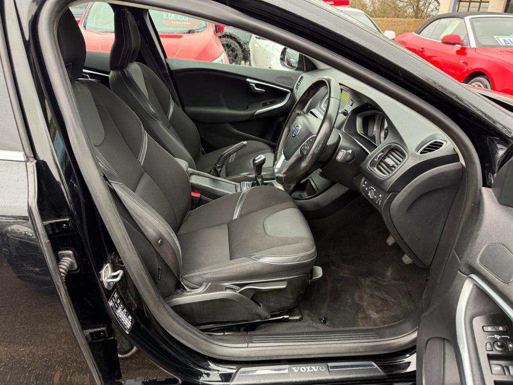 2015 VOLVO V40 2015 VOLVO V40