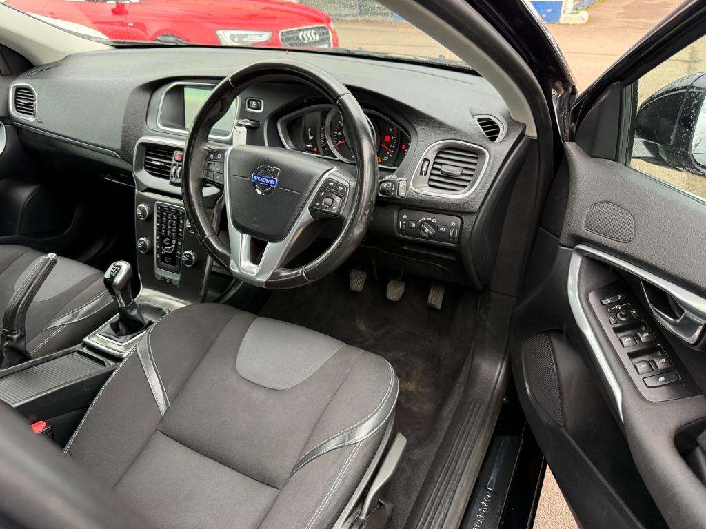 2015 VOLVO V40 2015 VOLVO V40