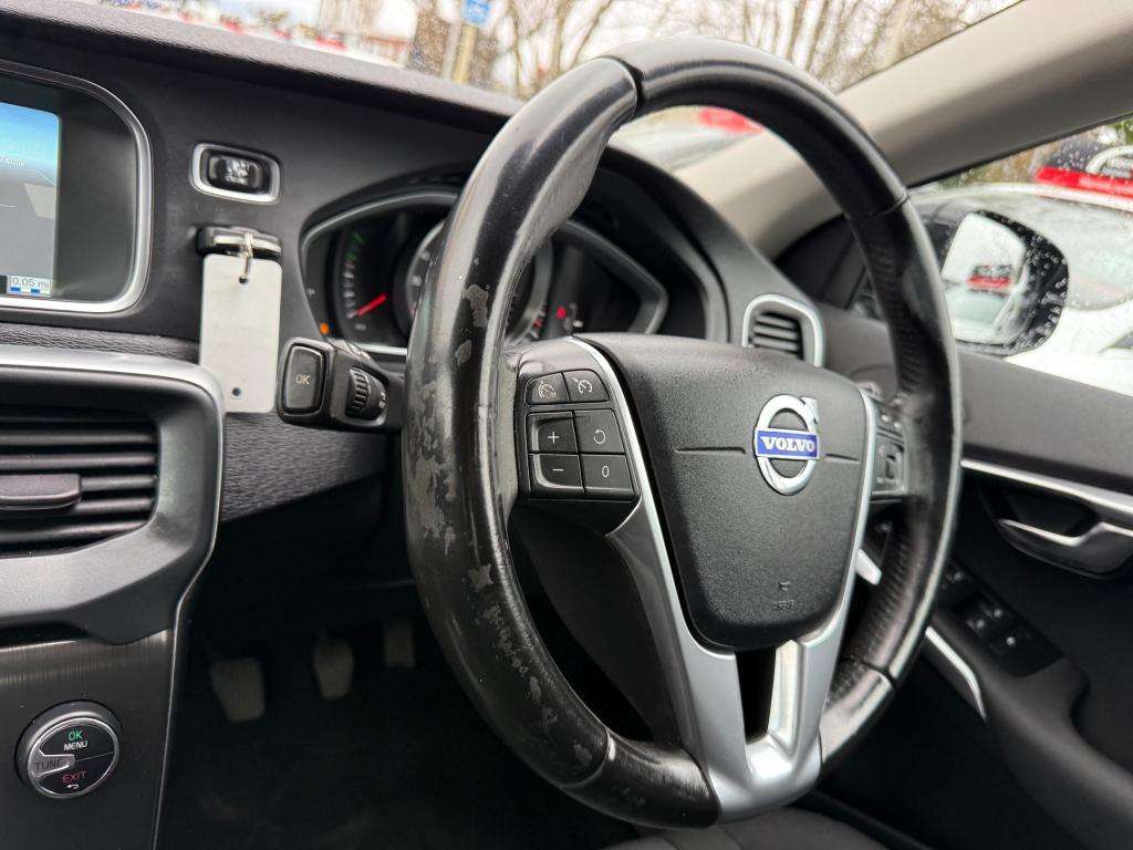2015 VOLVO V40 2015 VOLVO V40